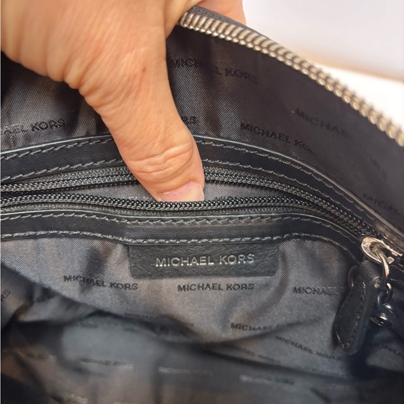 Michael Kors Gianna Convertible Medium Leather Messenger Crossbody Bag Black - Picture 9 of 16